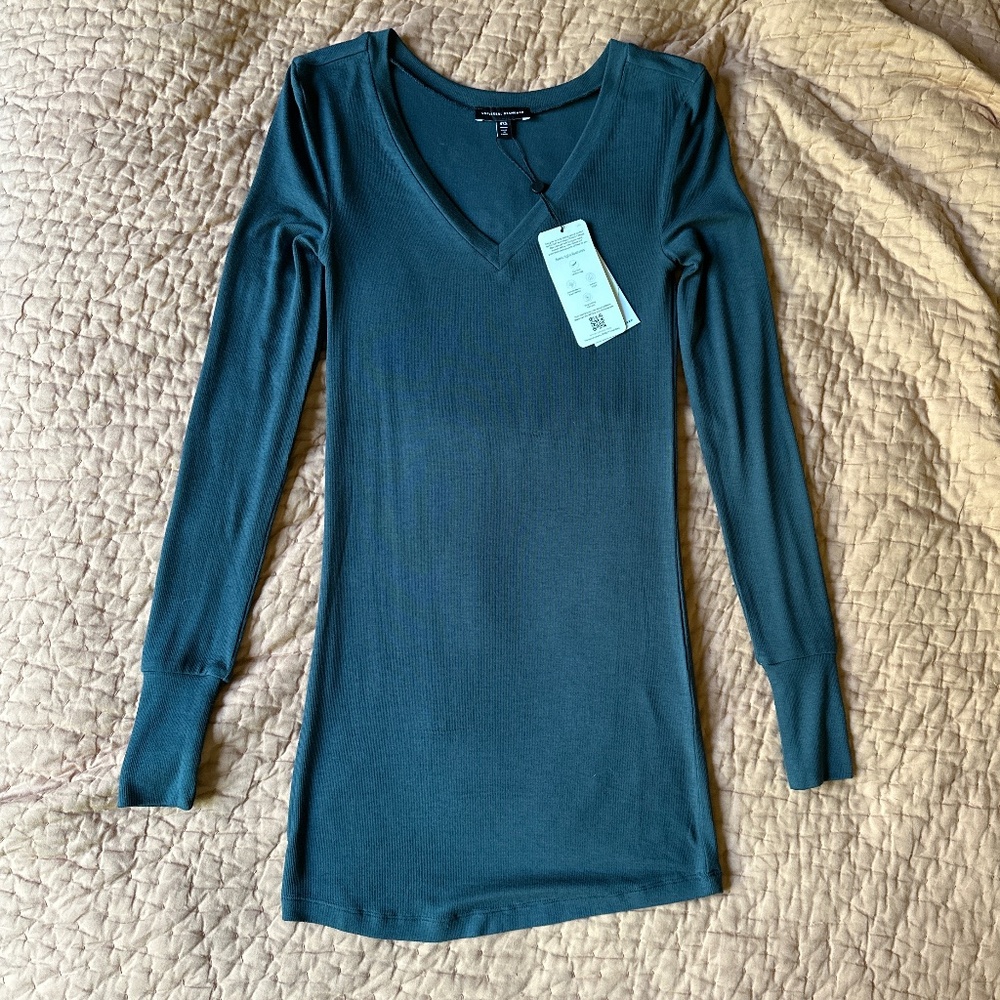 Universal Standard Foundation Long-sleeve v-neck shirt